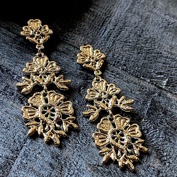 NEW Golden Lace Dangle Earrings - Picture 6 of 8